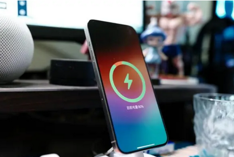 南丰镇苹果15换屏服务分享用什么充电器给iPhone15充电更好 